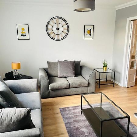 Wolverhampton Large 3 Bedrooms 5 Bed House Perfect For Short & Long Stays Contractors Business Nhs Insurance 1 Bathroom And Separate Wc Private Garden Driveway For 2 Large Vehicles Close To City Centre M6 M54 And Walsall Willenhall Cannock Property Εξωτερικό φωτογραφία