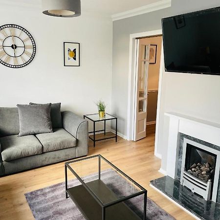 Wolverhampton Large 3 Bedrooms 5 Bed House Perfect For Short & Long Stays Contractors Business Nhs Insurance 1 Bathroom And Separate Wc Private Garden Driveway For 2 Large Vehicles Close To City Centre M6 M54 And Walsall Willenhall Cannock Property Εξωτερικό φωτογραφία