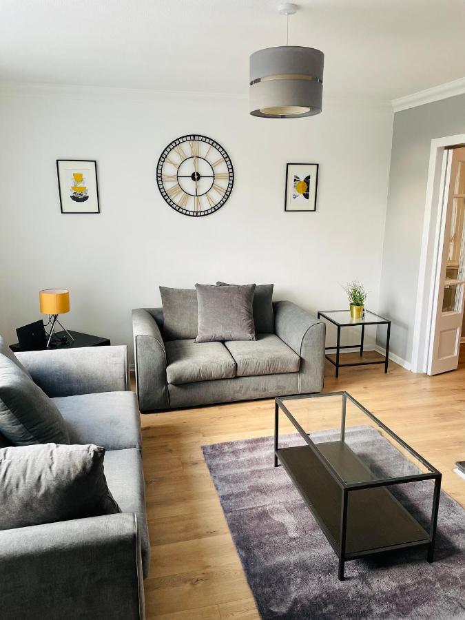 Wolverhampton Large 3 Bedrooms 5 Bed House Perfect For Short & Long Stays Contractors Business Nhs Insurance 1 Bathroom And Separate Wc Private Garden Driveway For 2 Large Vehicles Close To City Centre M6 M54 And Walsall Willenhall Cannock Property Εξωτερικό φωτογραφία
