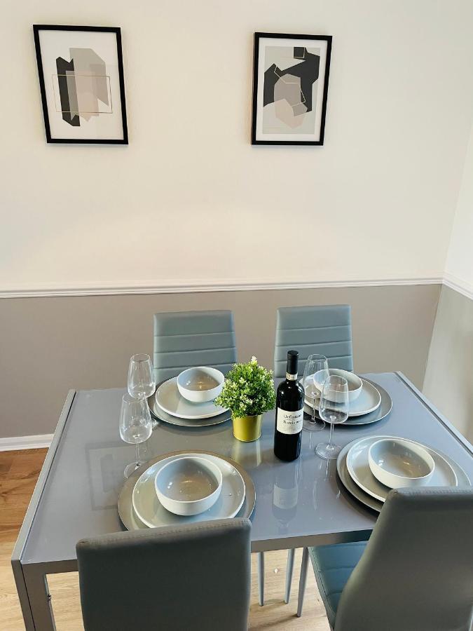 Wolverhampton Large 3 Bedrooms 5 Bed House Perfect For Short & Long Stays Contractors Business Nhs Insurance 1 Bathroom And Separate Wc Private Garden Driveway For 2 Large Vehicles Close To City Centre M6 M54 And Walsall Willenhall Cannock Property Εξωτερικό φωτογραφία