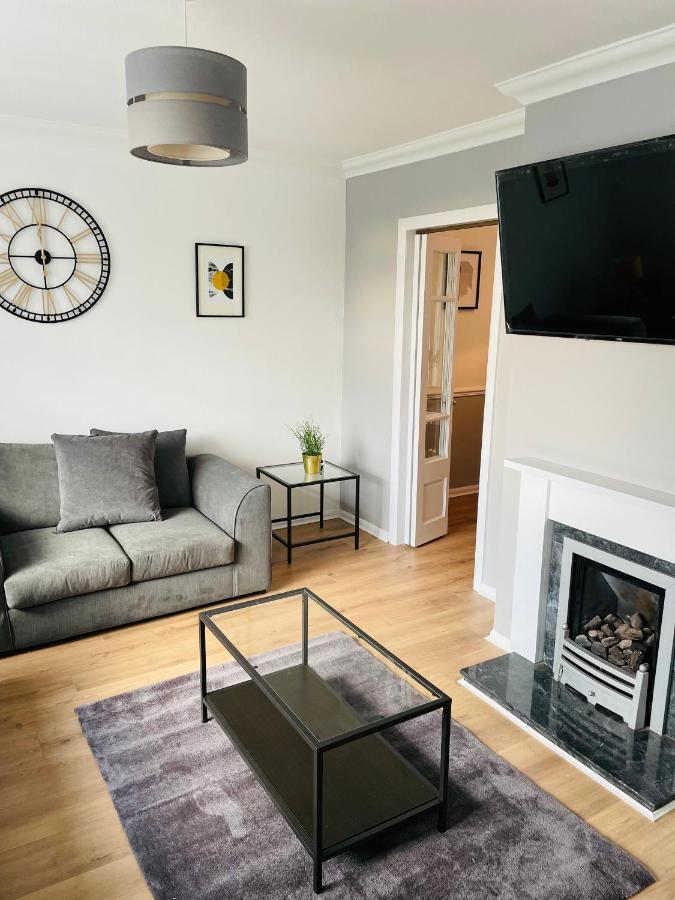 Wolverhampton Large 3 Bedrooms 5 Bed House Perfect For Short & Long Stays Contractors Business Nhs Insurance 1 Bathroom And Separate Wc Private Garden Driveway For 2 Large Vehicles Close To City Centre M6 M54 And Walsall Willenhall Cannock Property Εξωτερικό φωτογραφία