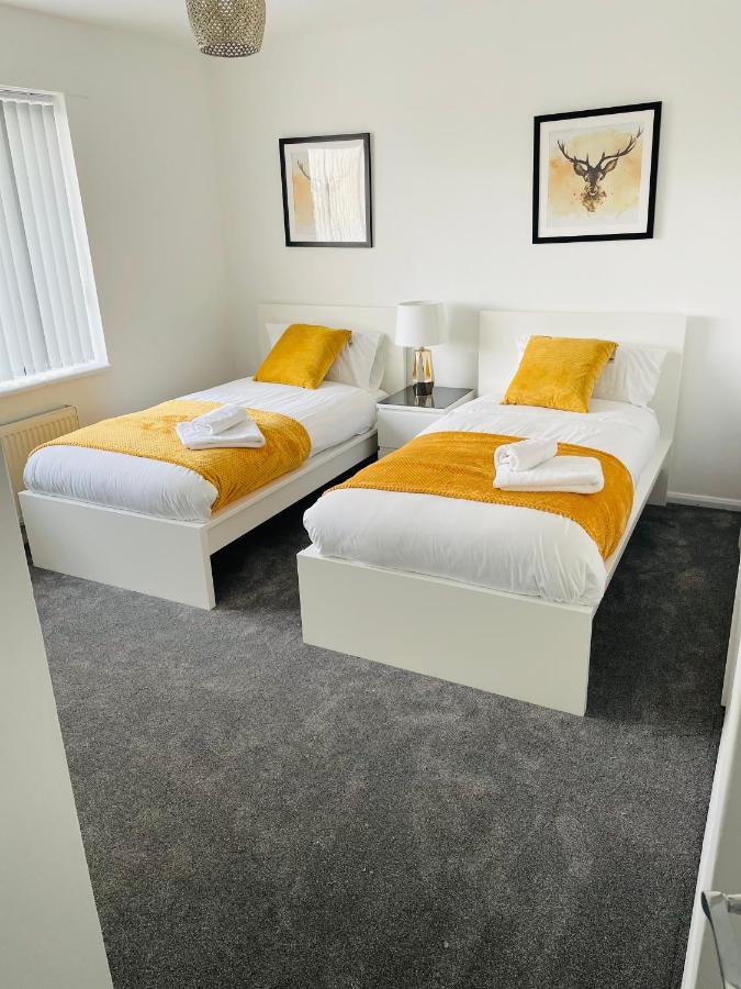 Wolverhampton Large 3 Bedrooms 5 Bed House Perfect For Short & Long Stays Contractors Business Nhs Insurance 1 Bathroom And Separate Wc Private Garden Driveway For 2 Large Vehicles Close To City Centre M6 M54 And Walsall Willenhall Cannock Property Εξωτερικό φωτογραφία