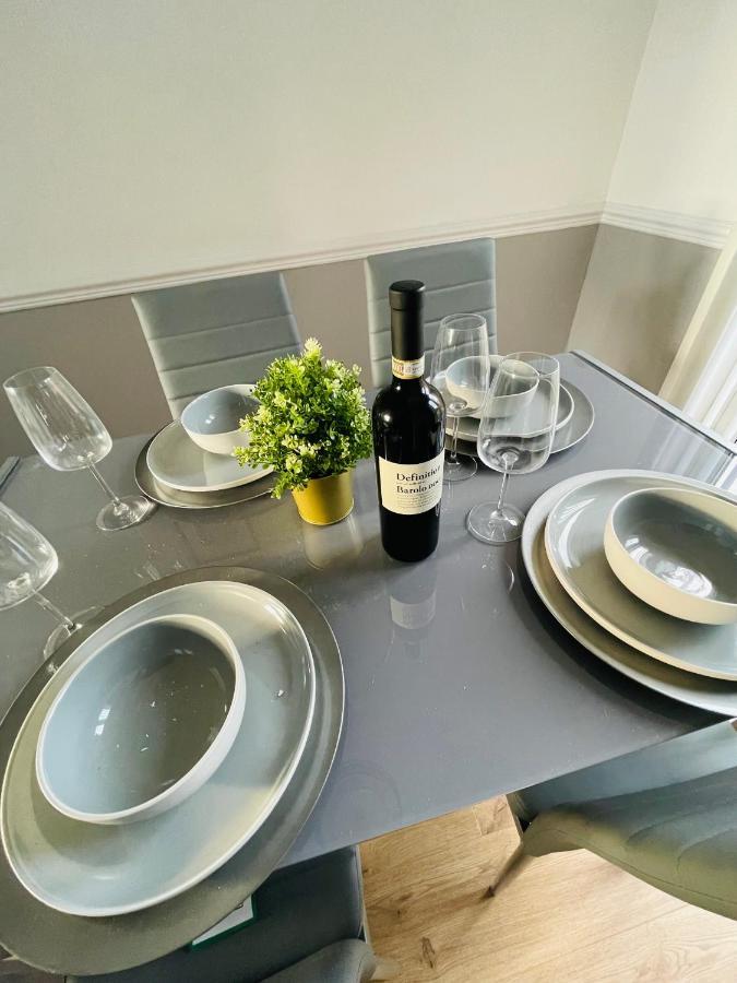 Wolverhampton Large 3 Bedrooms 5 Bed House Perfect For Short & Long Stays Contractors Business Nhs Insurance 1 Bathroom And Separate Wc Private Garden Driveway For 2 Large Vehicles Close To City Centre M6 M54 And Walsall Willenhall Cannock Property Εξωτερικό φωτογραφία