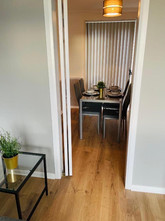 Wolverhampton Large 3 Bedrooms 5 Bed House Perfect For Short & Long Stays Contractors Business Nhs Insurance 1 Bathroom And Separate Wc Private Garden Driveway For 2 Large Vehicles Close To City Centre M6 M54 And Walsall Willenhall Cannock Property Εξωτερικό φωτογραφία